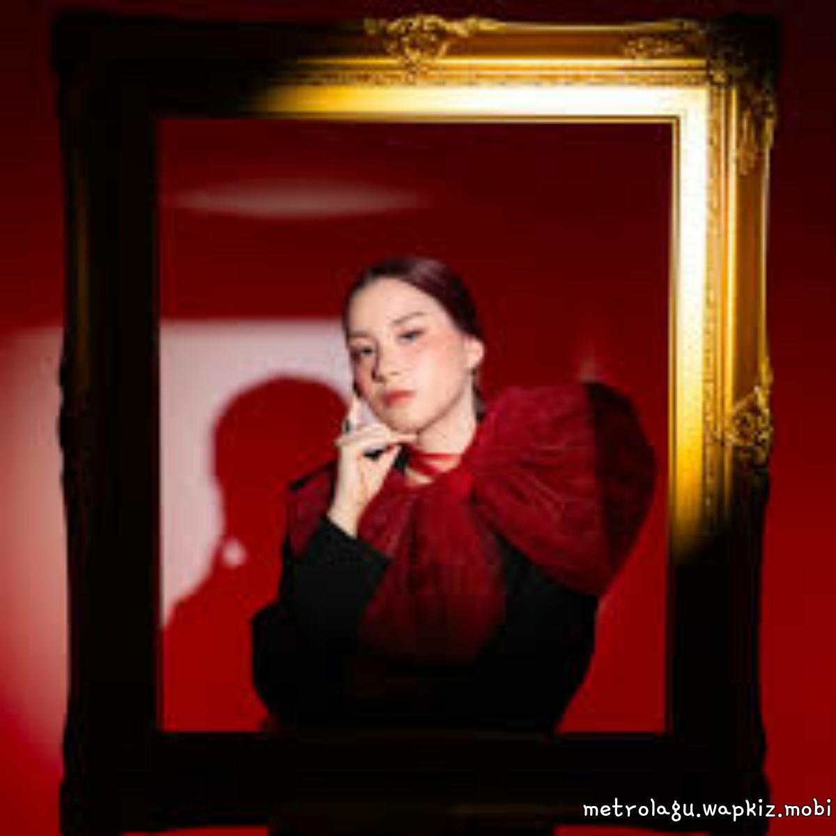 Cover lagu Emma Elliott - Bingkai di Wallkpop