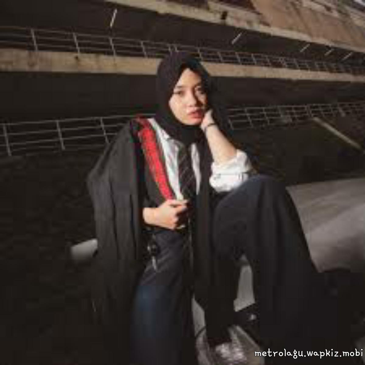 Cover lagu Hanin Dhiya - Biar Kusimpan Sendiri di Wallkpop