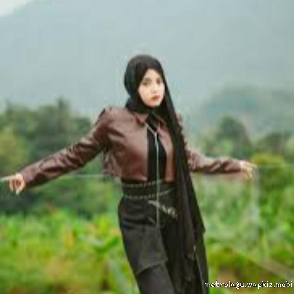 Cover lagu Hanin Dhiya - Orang Baru di Wallkpop