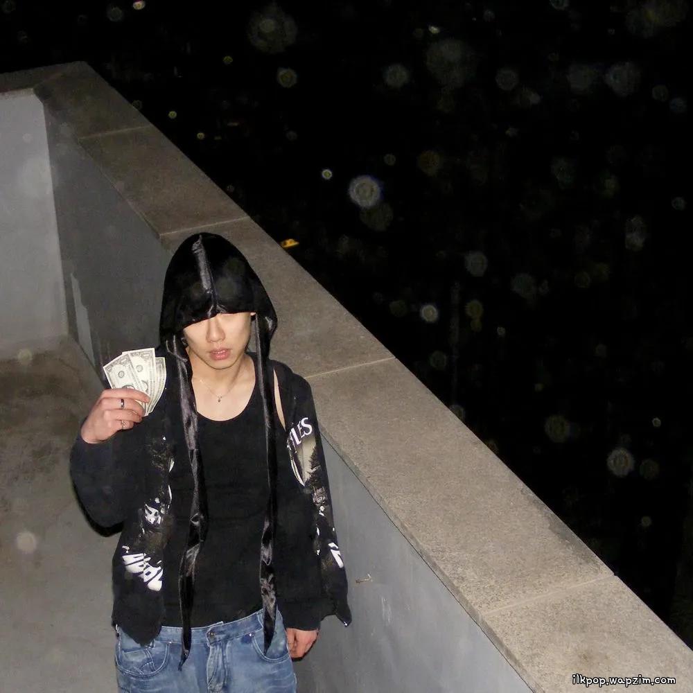 Cover lagu HOON - Give me that ca$h di Wallkpop