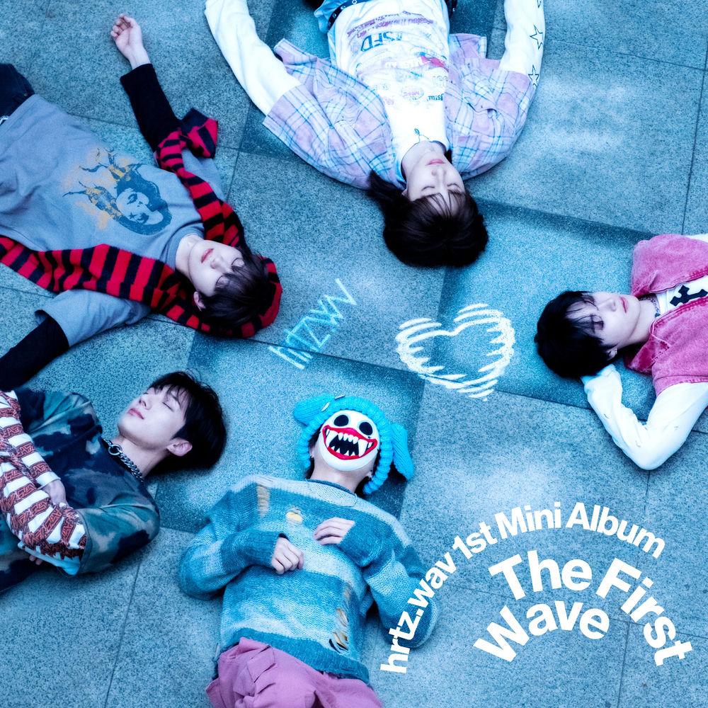Cover lagu hrtz.wav - 어리버리 (Outta my mind) di Wallkpop