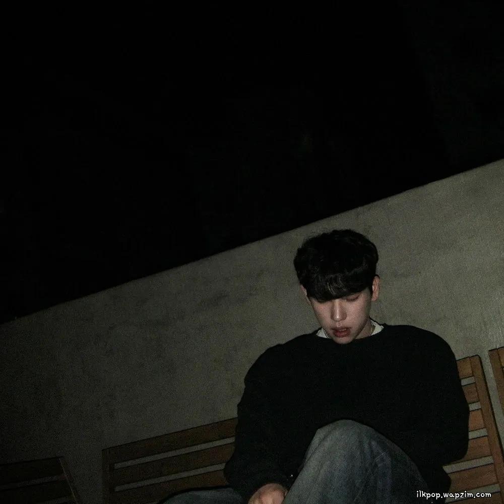 Cover lagu Jae Jeong - rewind (feat. MIN) di Wallkpop