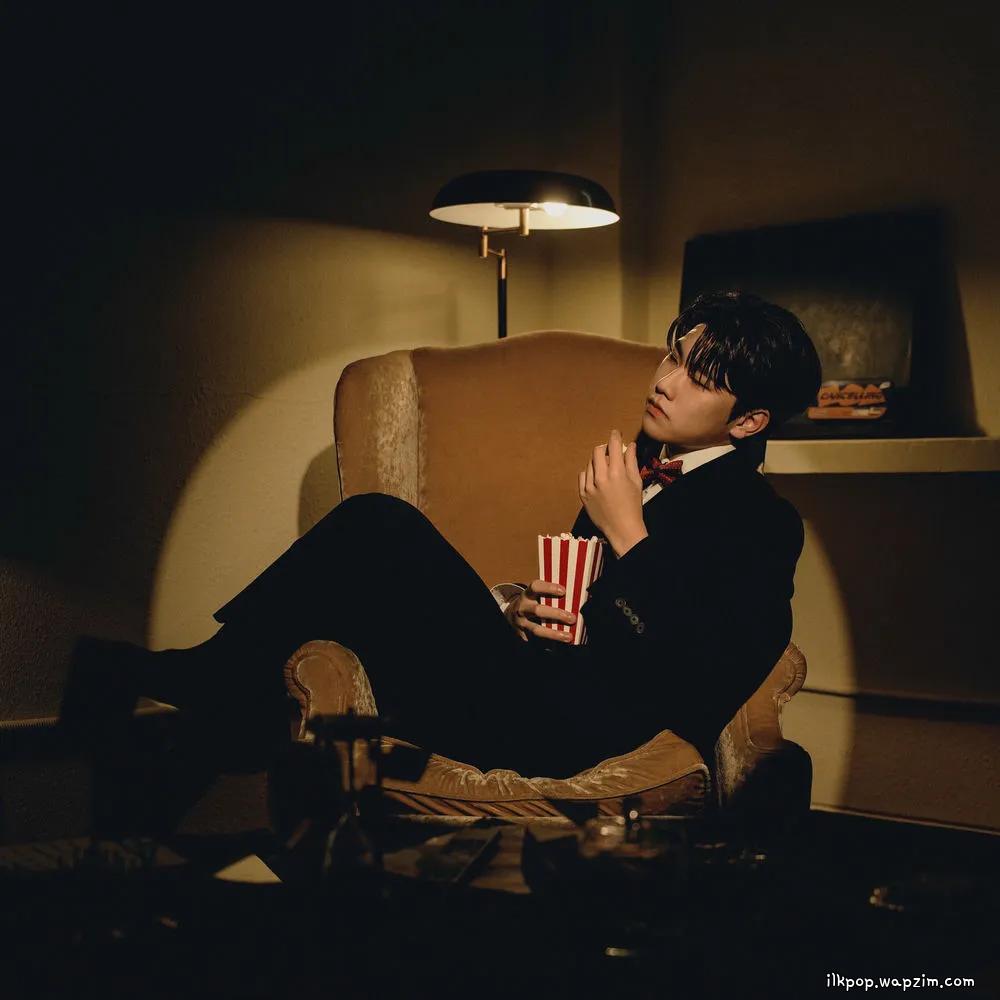 Cover lagu LEE BUM JUN - 코미디 di Wallkpop