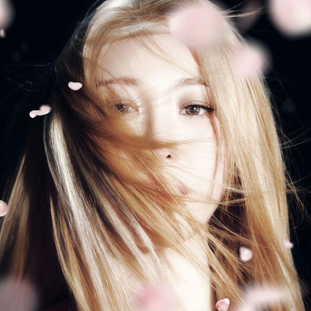 Cover lagu LEE CHAE YEON - Know About Me di Wallkpop