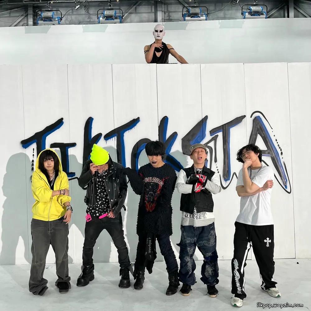 Cover lagu Molly Yam - Tiktoksta (feat.200, k4ton, YULEUM, Kang Hyuk, STB) di Wallkpop