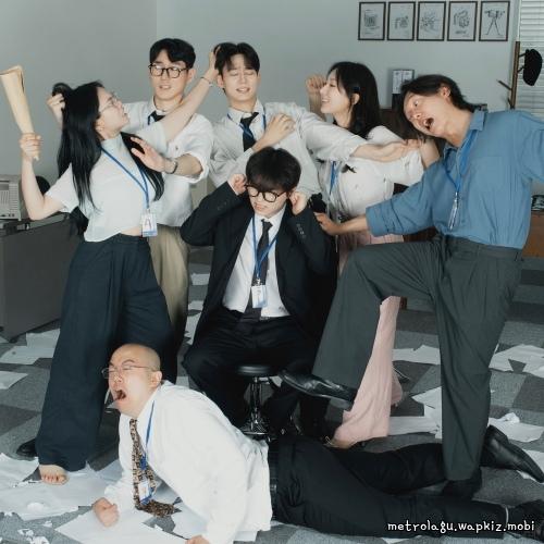Cover lagu Paper ℃up - 아웅다웅 (Grrr) di Wallkpop