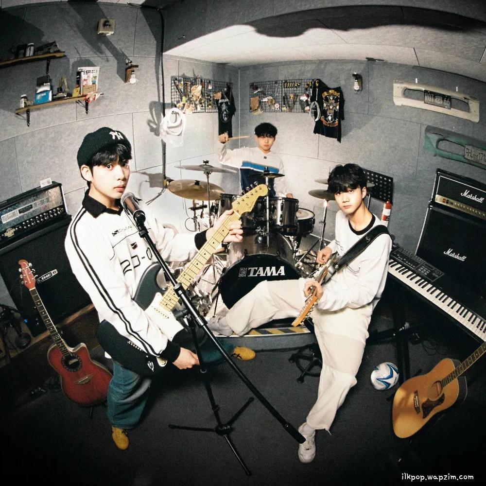 Cover lagu Tokai - 사랑해 ♥ (I Love You) di Wallkpop