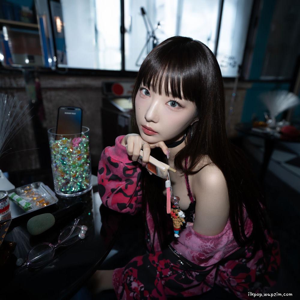 Cover lagu YEOJIN (Loossemble) - BTW di Wallkpop