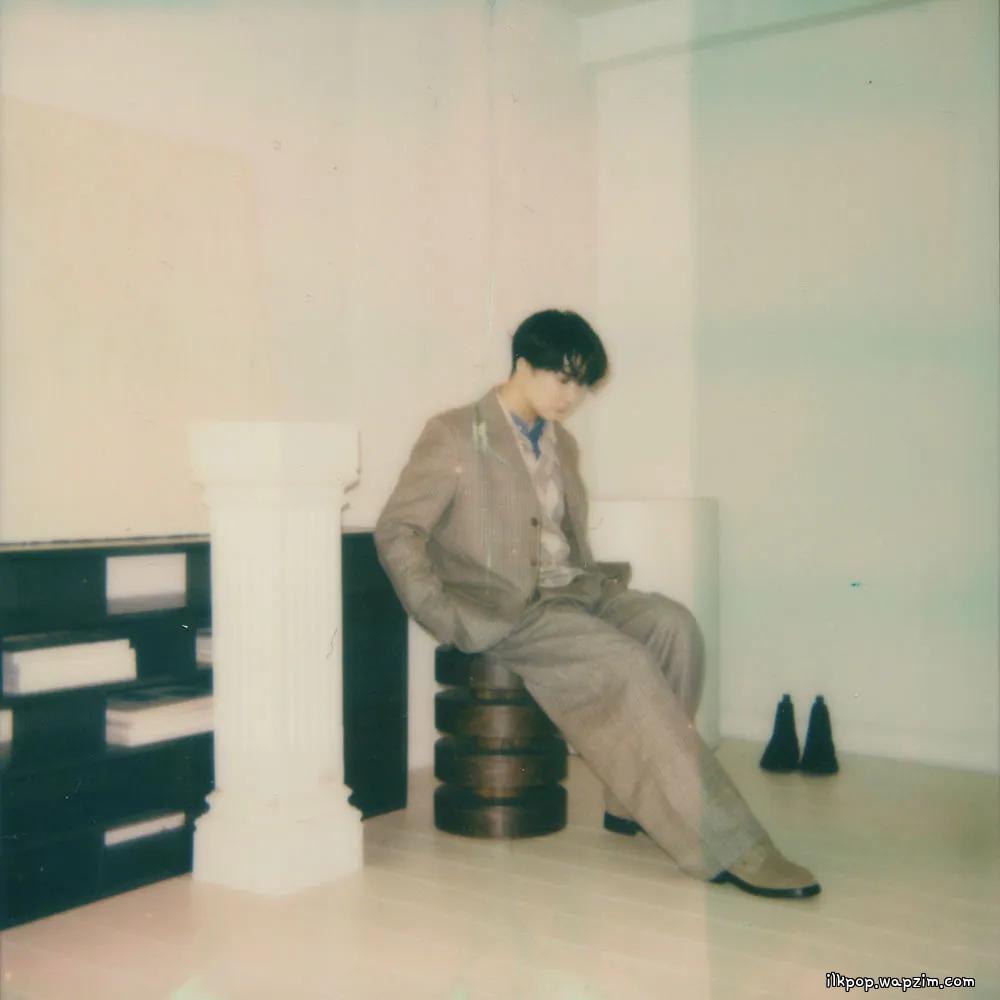 Cover lagu Yoon Hyun Sang - Corduroy Coat di Wallkpop